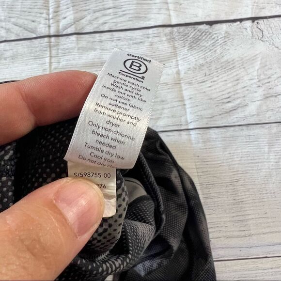 Athleta 598755 Ultimate Stash Pocket Printed Capri Black Print Women's Extra Sm - Picture 11 of 13